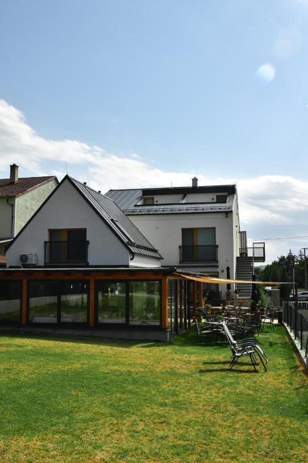 Varalja Apartments Plavecke Podhradie Exterior foto