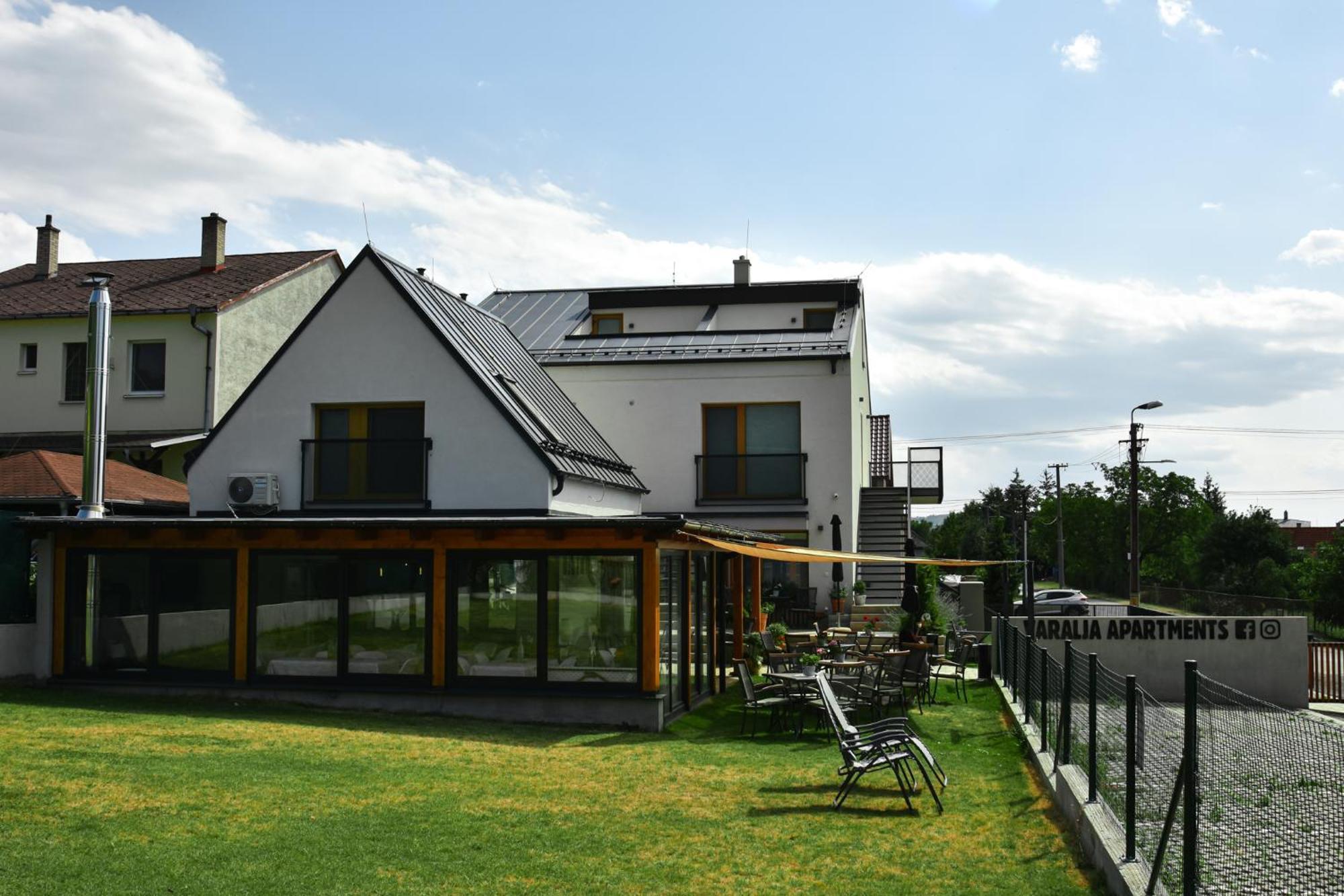 Varalja Apartments Plavecke Podhradie Exterior foto